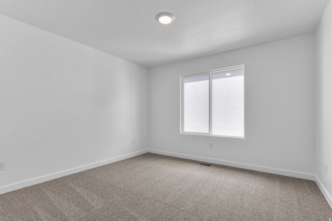 Tiny photo for 332 E LEVENGROVE DR #236, Lehi, UT 84048 (MLS # 2147491)
