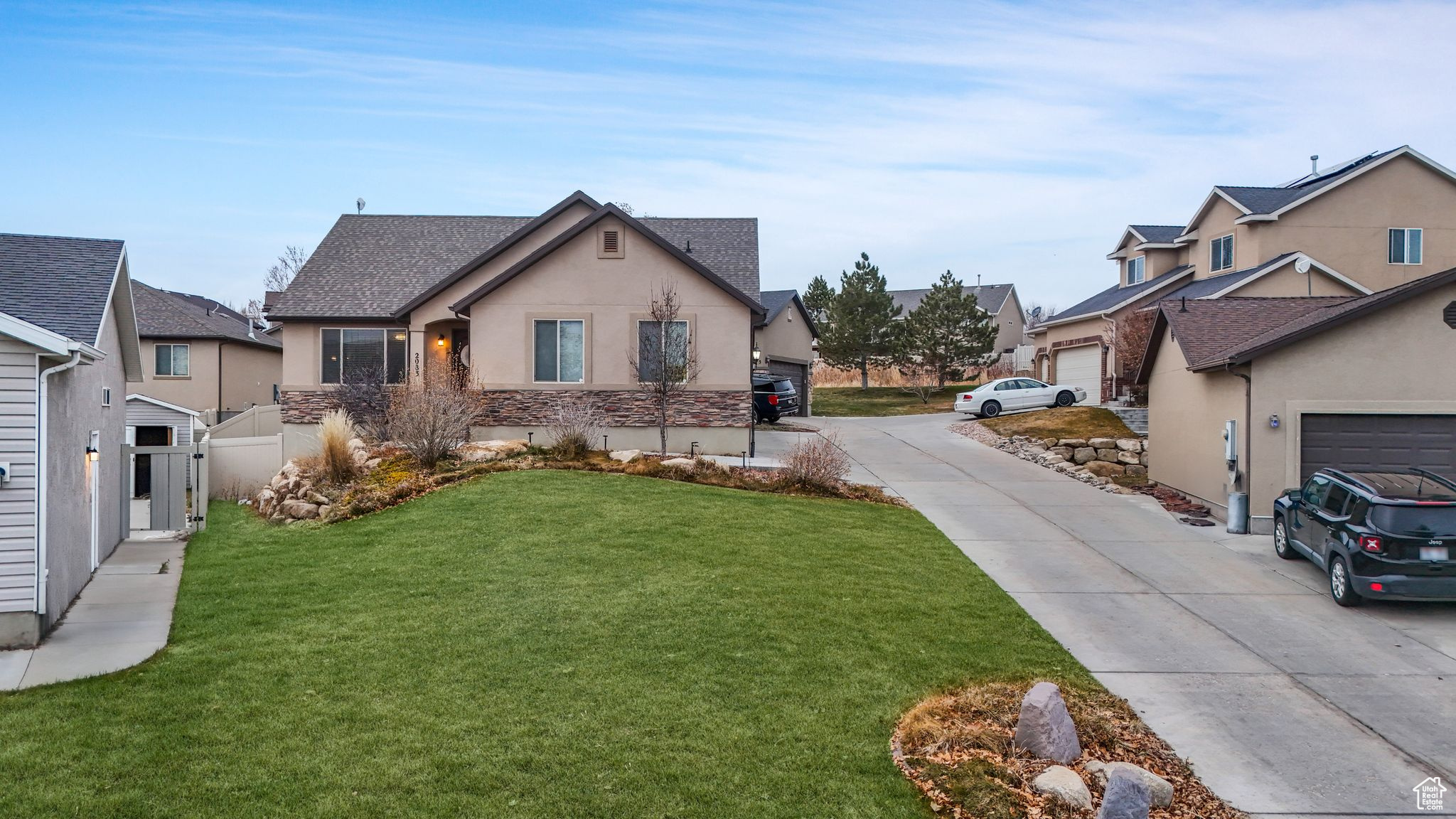 2083 N Raspberry Dr, Saratoga Springs, Utah image 2