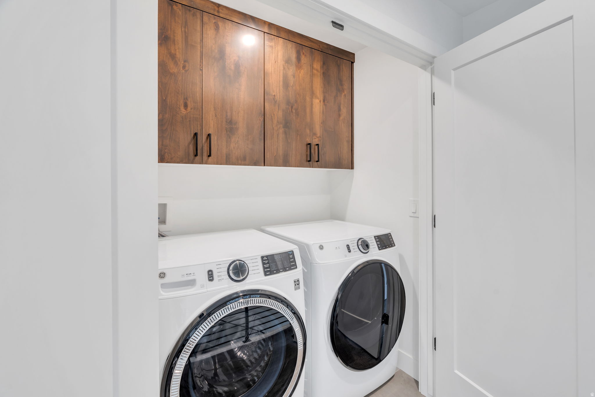 LAKESHORE LANDING - Residential