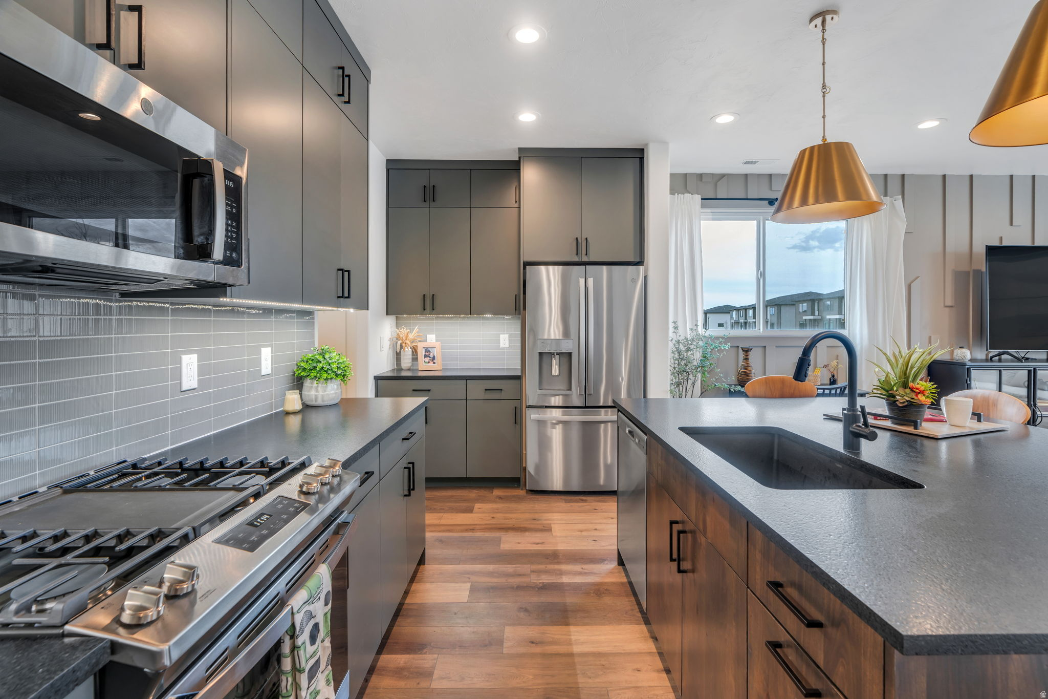 LAKESHORE LANDING - Residential