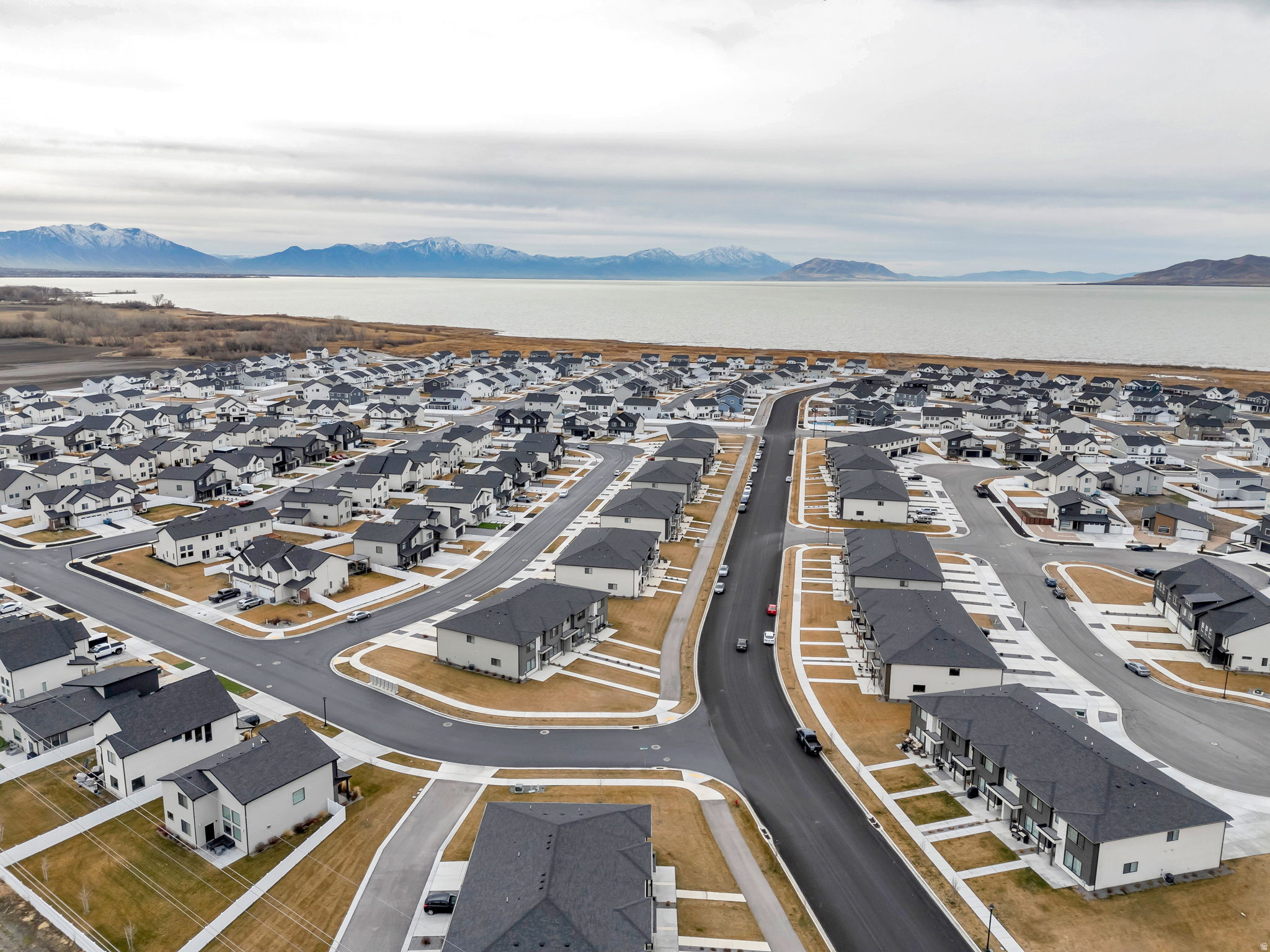 LAKESHORE LANDING - Residential