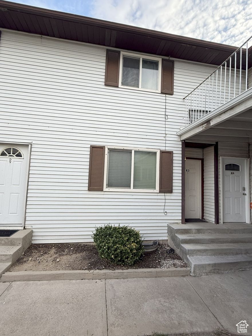 Beautiful townhome in the heart of Murray.  Close to hospitals, Trax, Freeways, malls, schools and minutes from ski resorts!  All new kitchen  with quartz countertops, and all new bathrooms.  Newer vinyl windows throughout.  New LVP flooring on the main floor.  Fenced patio area.  Wood burning fireplace. Agent is related to the sellers.