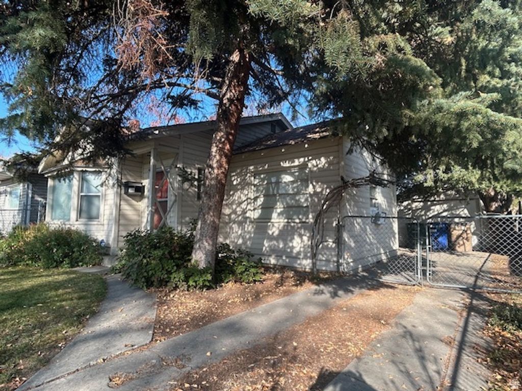 Photo of 1494 W 800 S, Salt Lake City, UT 84104 (MLS # 2124258)