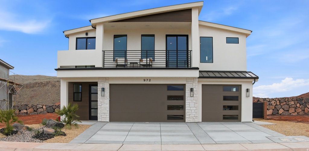 Photo of 972 E COYOTE CRST DR, Washington, UT 84780 (MLS # 2141017)