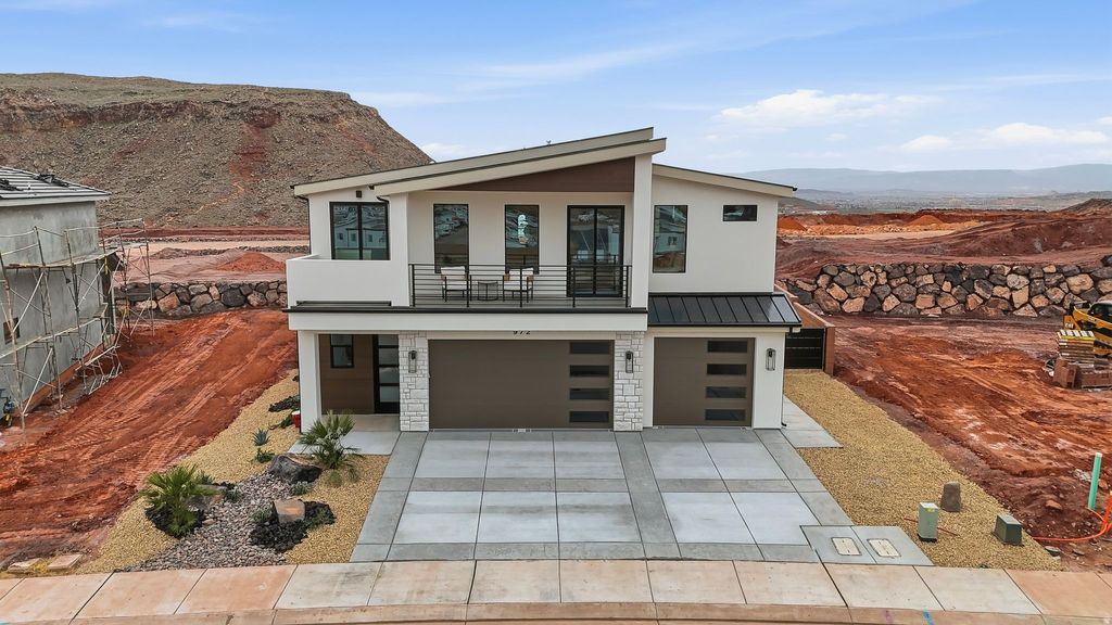 Photo of 972 E COYOTE CRST DR, Washington, UT 84780 (MLS # 2141017)
