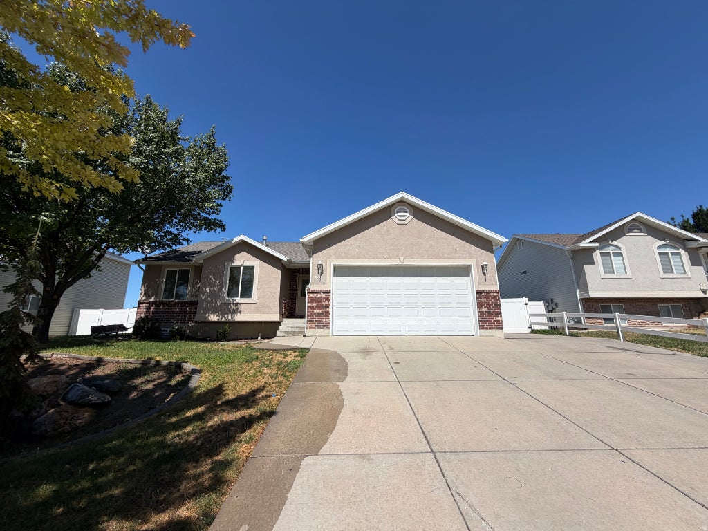 Photo of 603 E 2050 S, Clearfield, UT 84015 (MLS # 2180842)