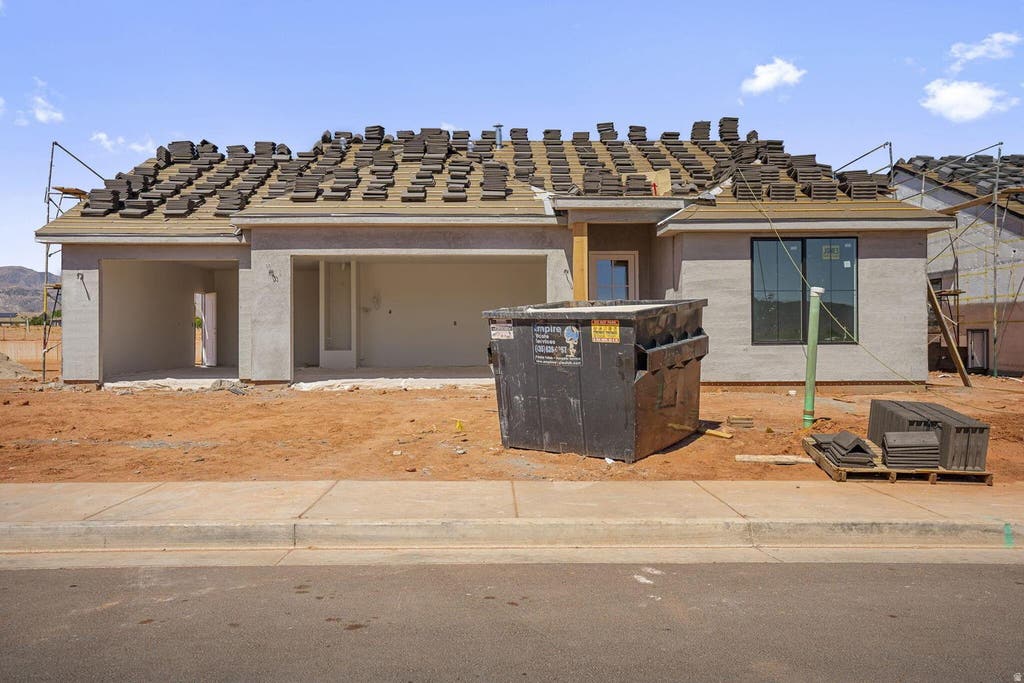 Photo of 2367 PATRICIA DR, Santa Clara, UT 84765 (MLS # 2178223)