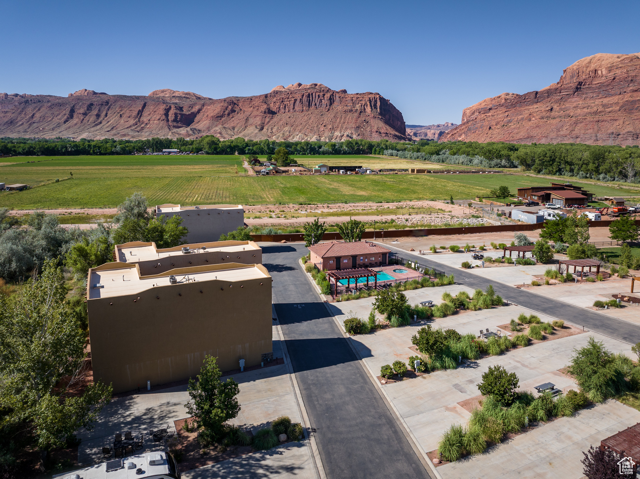 PORTAL RV RESORT - Land