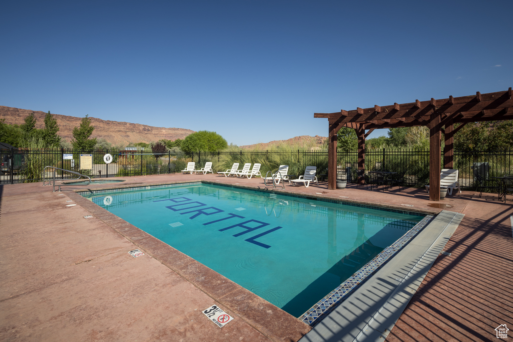 PORTAL RV RESORT - Land