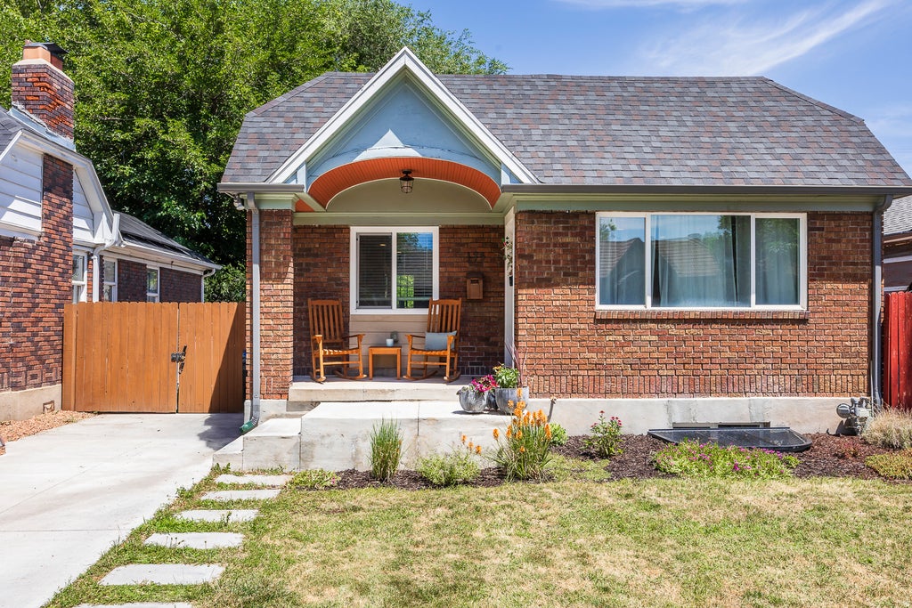 Photo of 175 E COATSVILLE AVE, Salt Lake City, UT 84115 (MLS # 2170276)