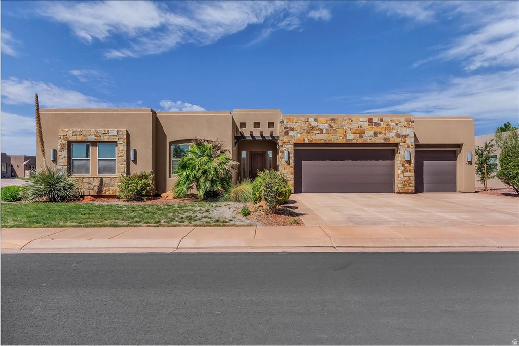Photo of 3308 S RED SANDS WAY, Hurricane, UT 84737 (MLS # 2183182)