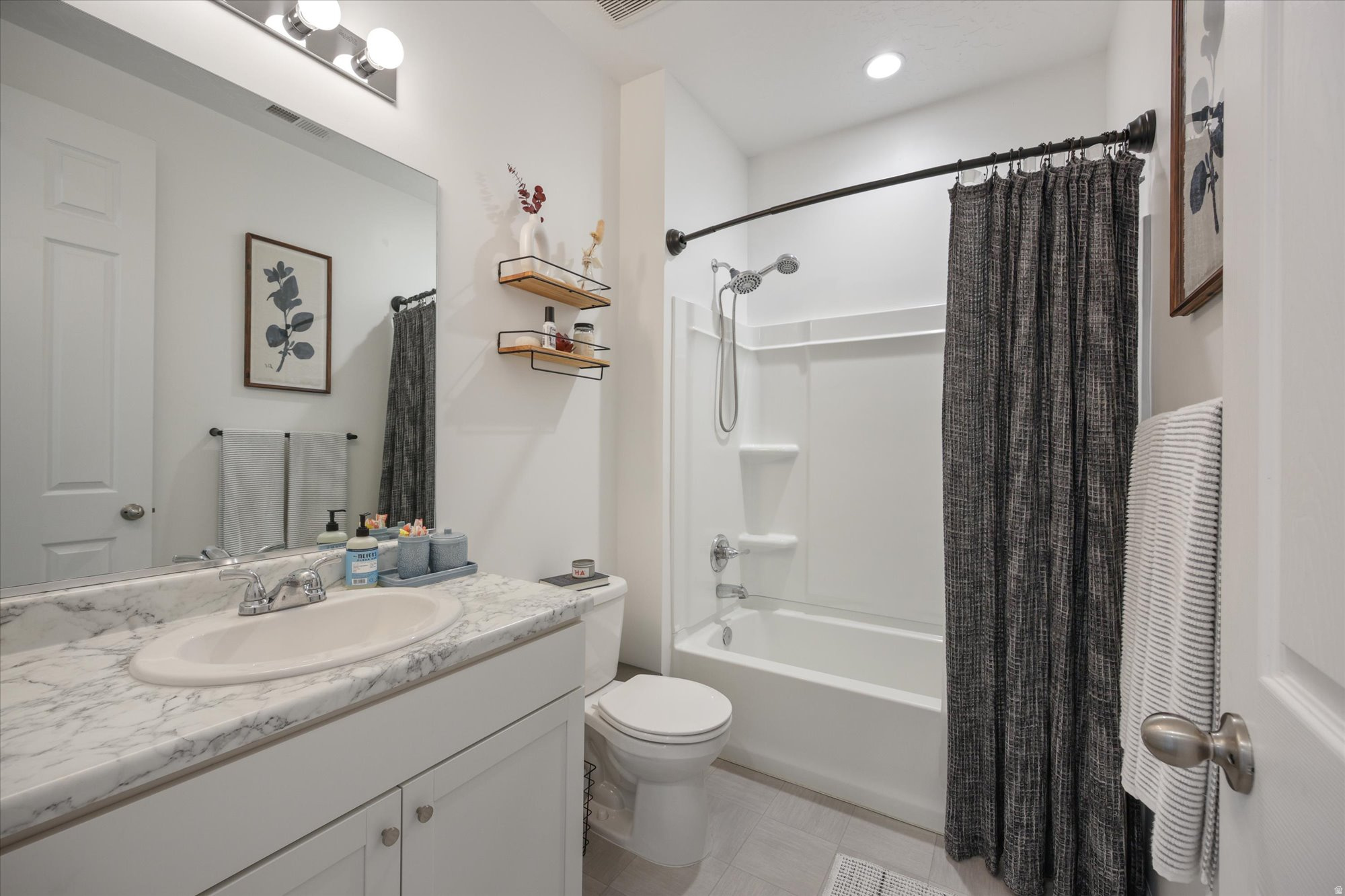 LEXINGTON GREENS - Residential