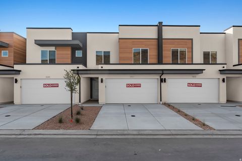 Photo of 1722 S FORBIDDING WAY #2281, Washington, UT 84780 (MLS # 2125793)