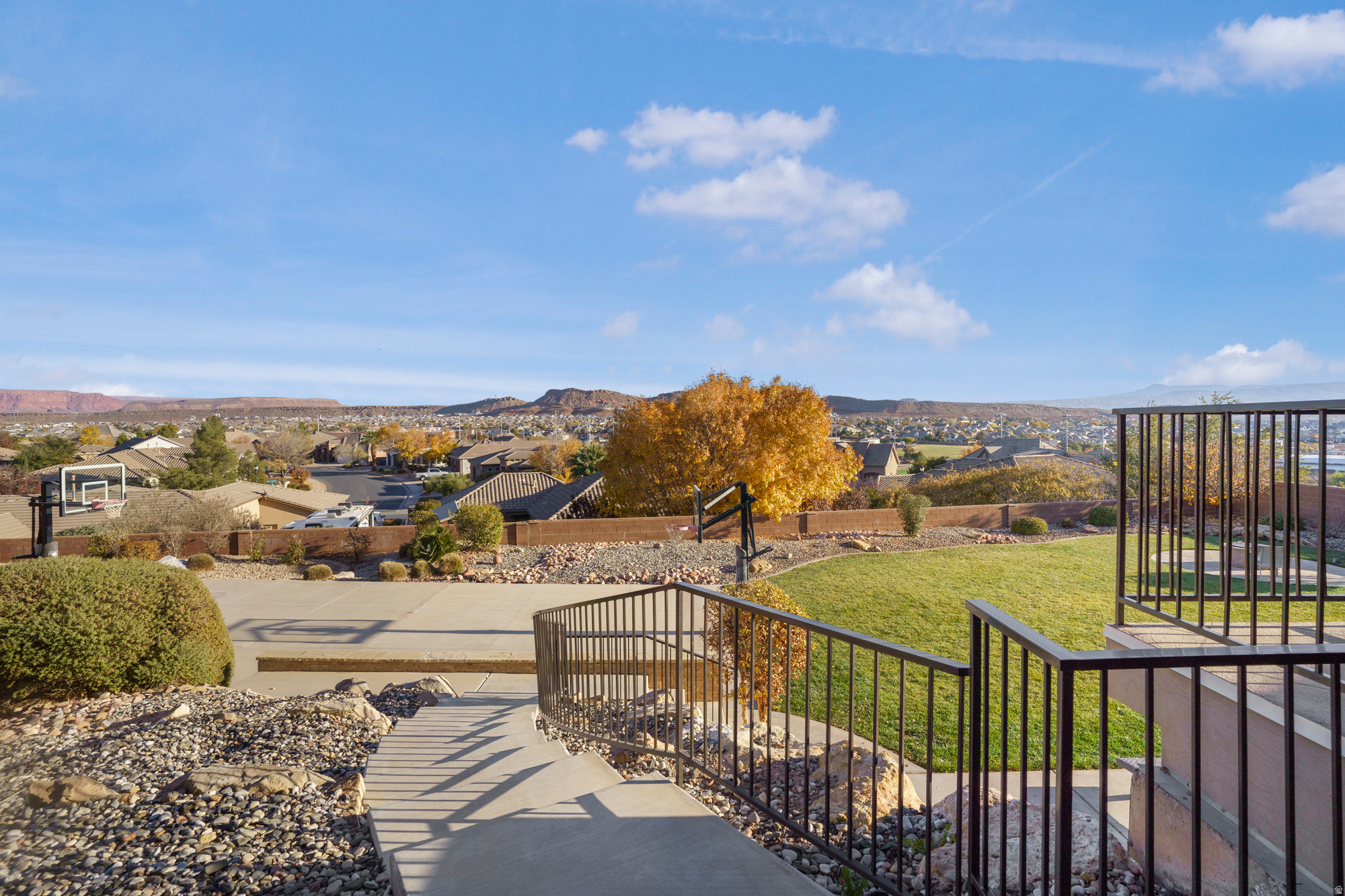 KNOLLS AT LITTLE VALLEY - Residential