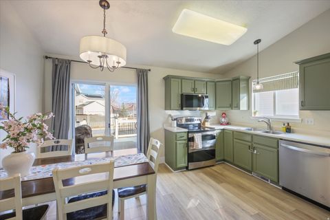 Tiny photo for 7849 N SADDLEBACK DR, Eagle Mountain, UT 84005 (MLS # 2140574)