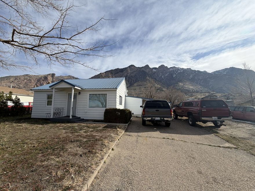 Great find, remodeled cottage overlooking Willard Bay. Nicely renovated, modern kitchen with quartz countertops, updated modernized bath with updated features through out. New HVAC installed. Huge backyard with unlimited possibilities.  Agent related to seller