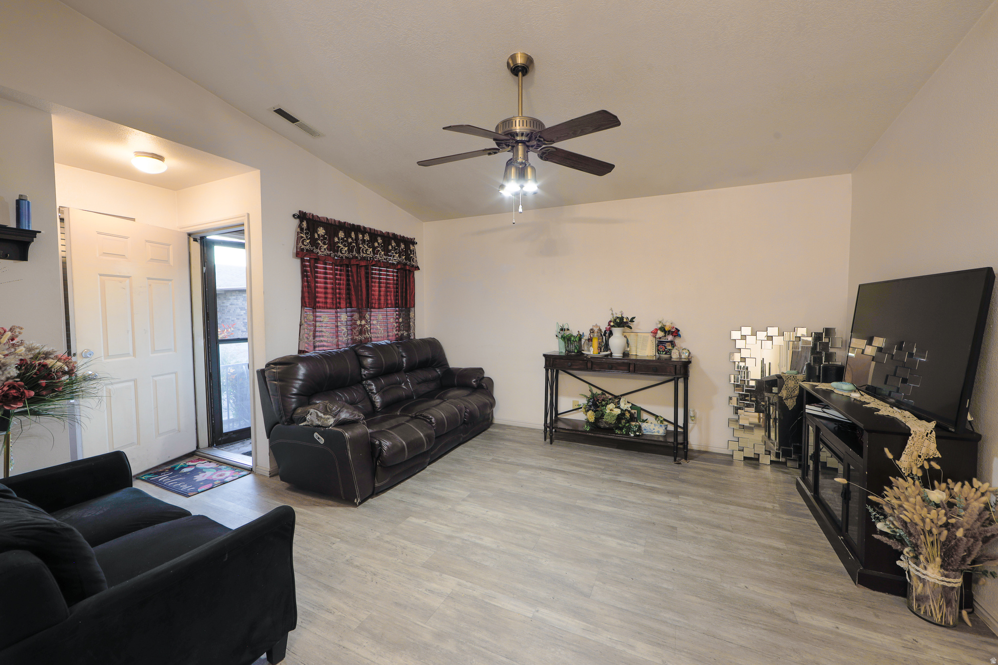 VILLAGE PARK TH 2 - Residential