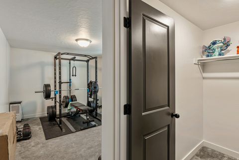 Tiny photo for 915 N EVELYN ST, Farmington, UT 84025 (MLS # 2133999)