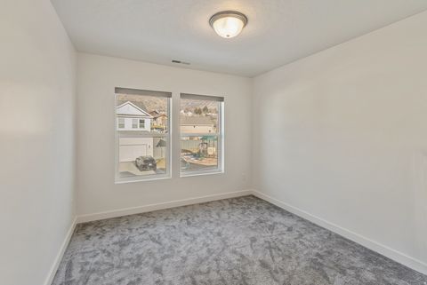 Tiny photo for 915 N EVELYN ST, Farmington, UT 84025 (MLS # 2133999)