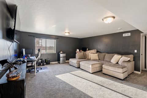 Tiny photo for 915 N EVELYN ST, Farmington, UT 84025 (MLS # 2133999)