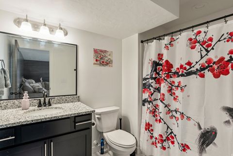 Tiny photo for 915 N EVELYN ST, Farmington, UT 84025 (MLS # 2133999)