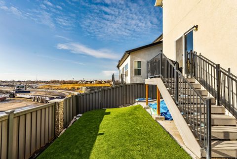 Tiny photo for 915 N EVELYN ST, Farmington, UT 84025 (MLS # 2133999)