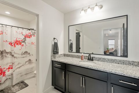 Tiny photo for 915 N EVELYN ST, Farmington, UT 84025 (MLS # 2133999)