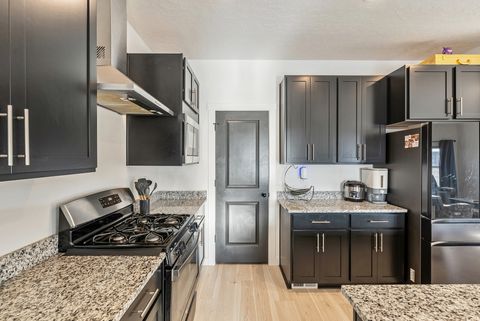 Tiny photo for 915 N EVELYN ST, Farmington, UT 84025 (MLS # 2133999)