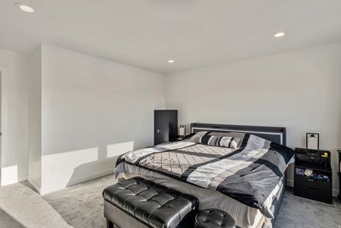 Tiny photo for 915 N EVELYN ST, Farmington, UT 84025 (MLS # 2133999)