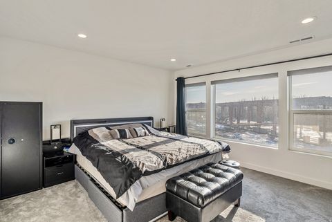 Tiny photo for 915 N EVELYN ST, Farmington, UT 84025 (MLS # 2133999)