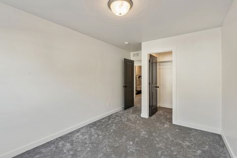 Tiny photo for 915 N EVELYN ST, Farmington, UT 84025 (MLS # 2133999)