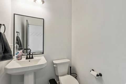 Tiny photo for 915 N EVELYN ST, Farmington, UT 84025 (MLS # 2133999)