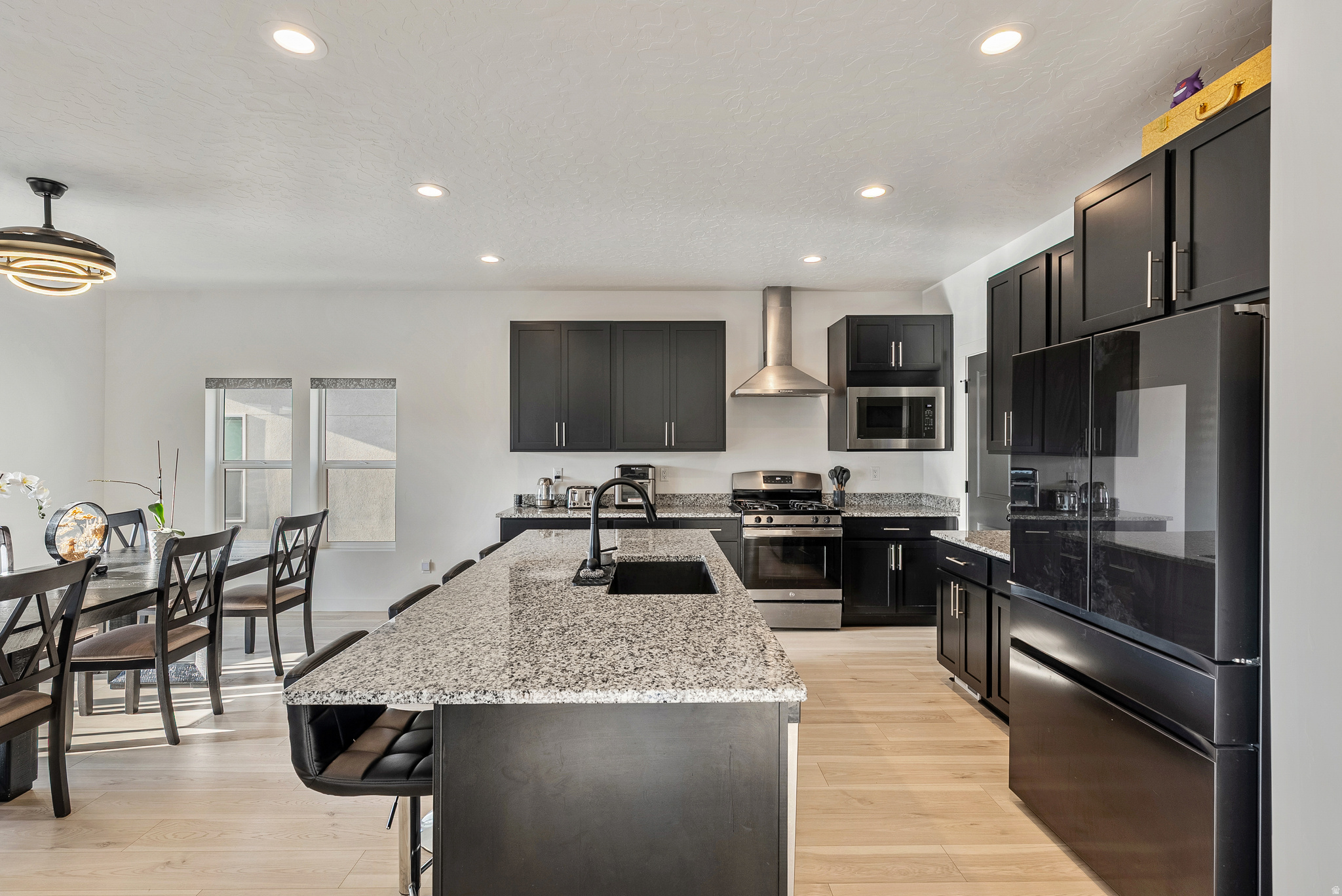 THE ROSE - Residential