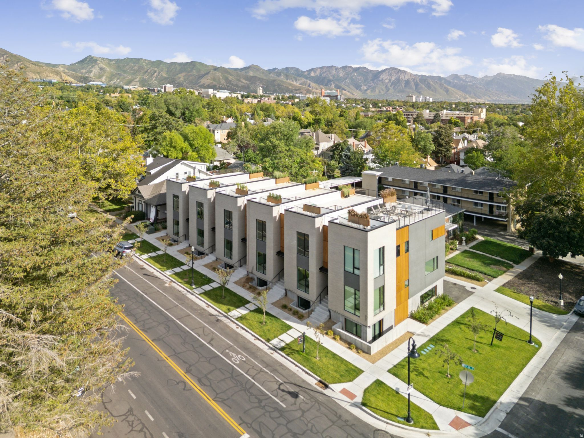 3RD AVENUE TOWNHOMES - Residential