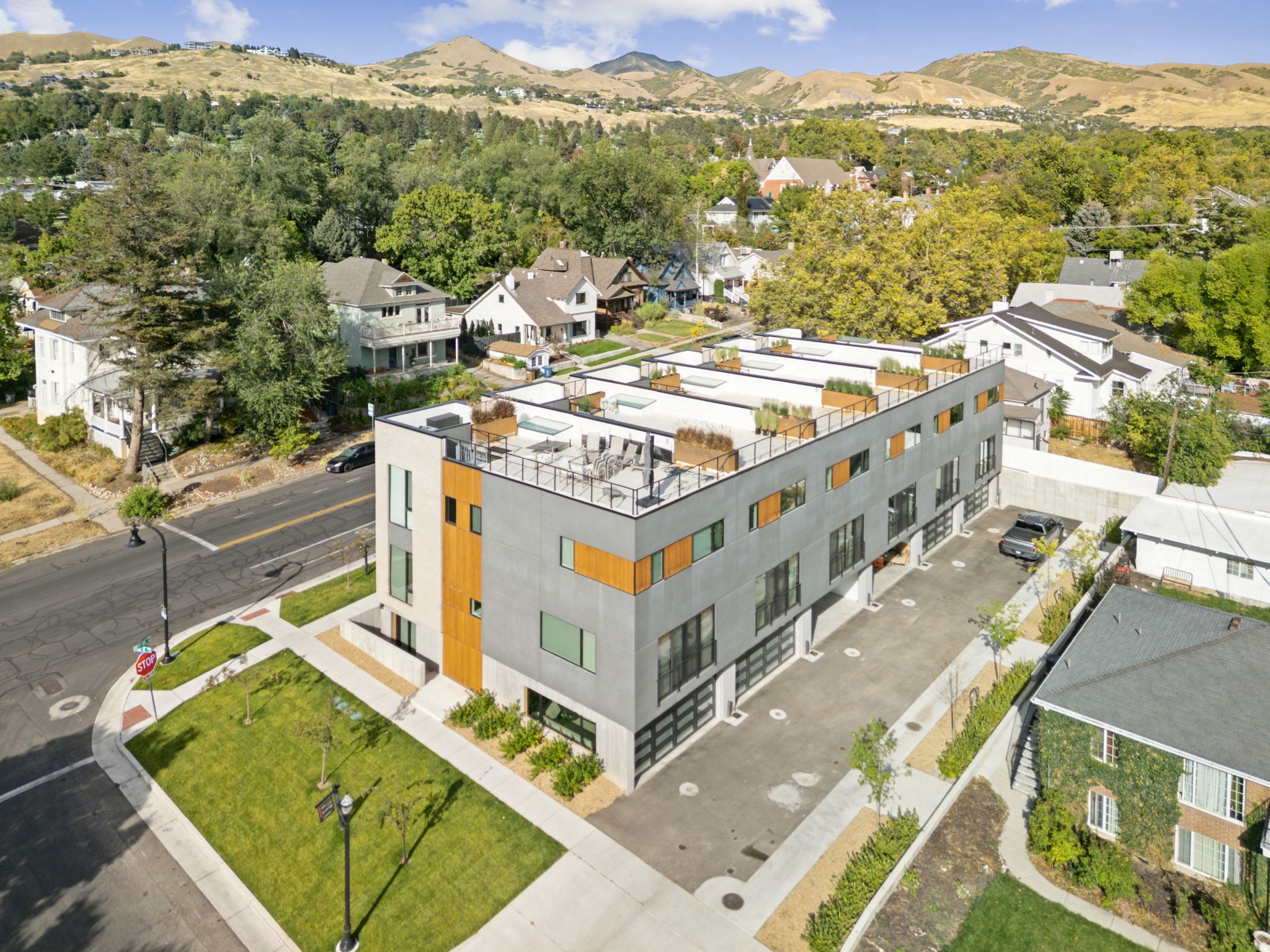 3RD AVENUE TOWNHOMES - Residential