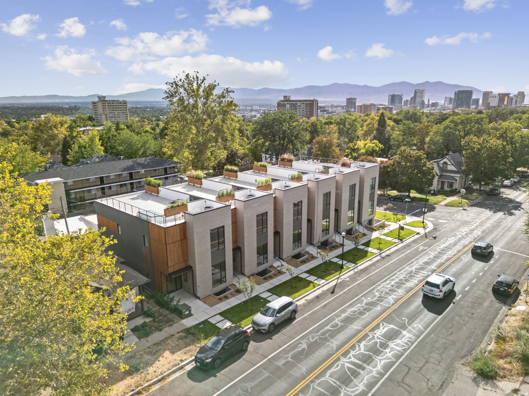 3RD AVENUE TOWNHOMES - Residential
