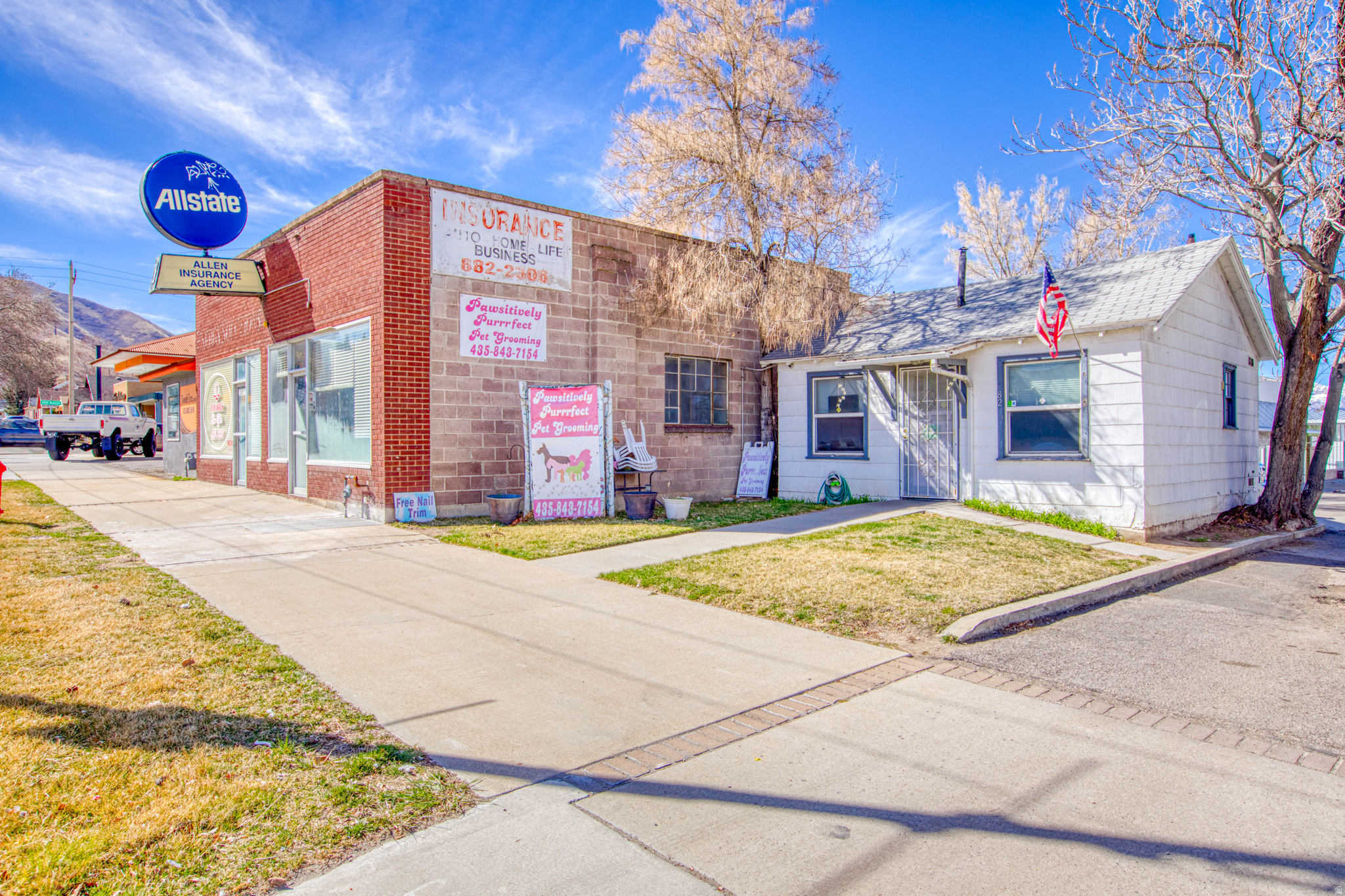 Main image without alt text