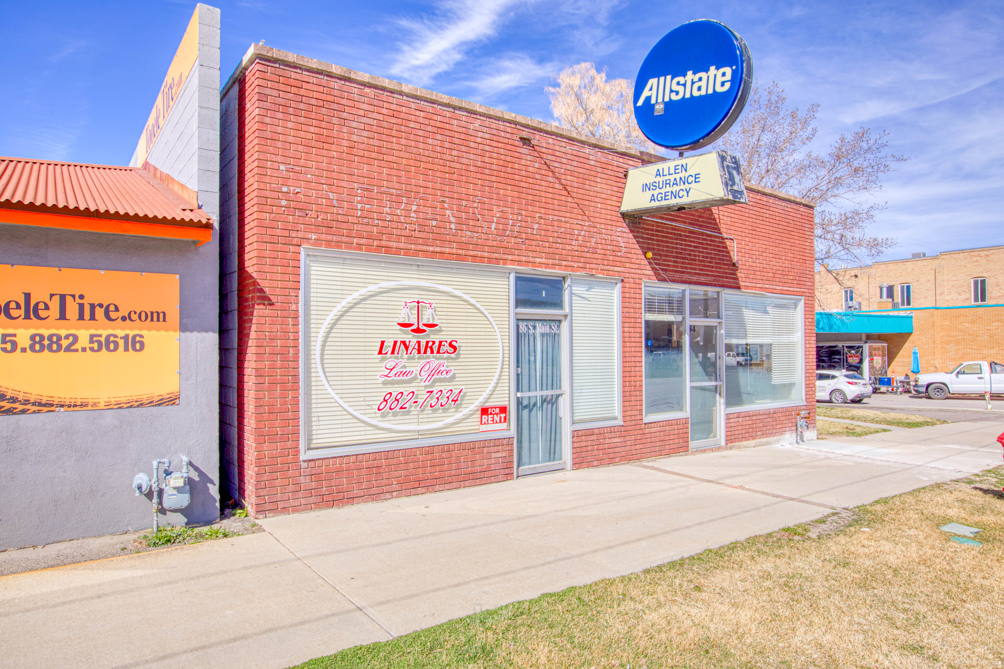 Main image without alt text