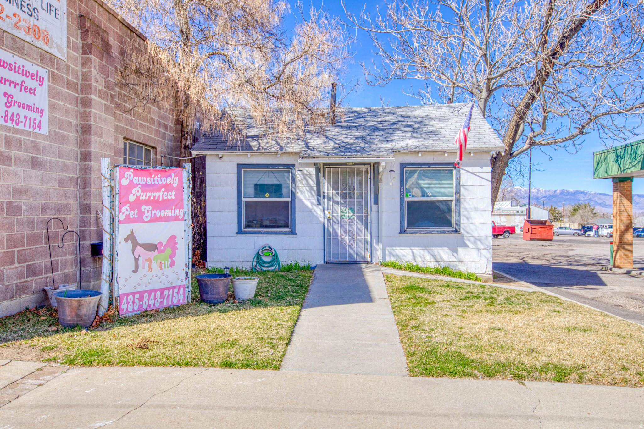 Main image without alt text