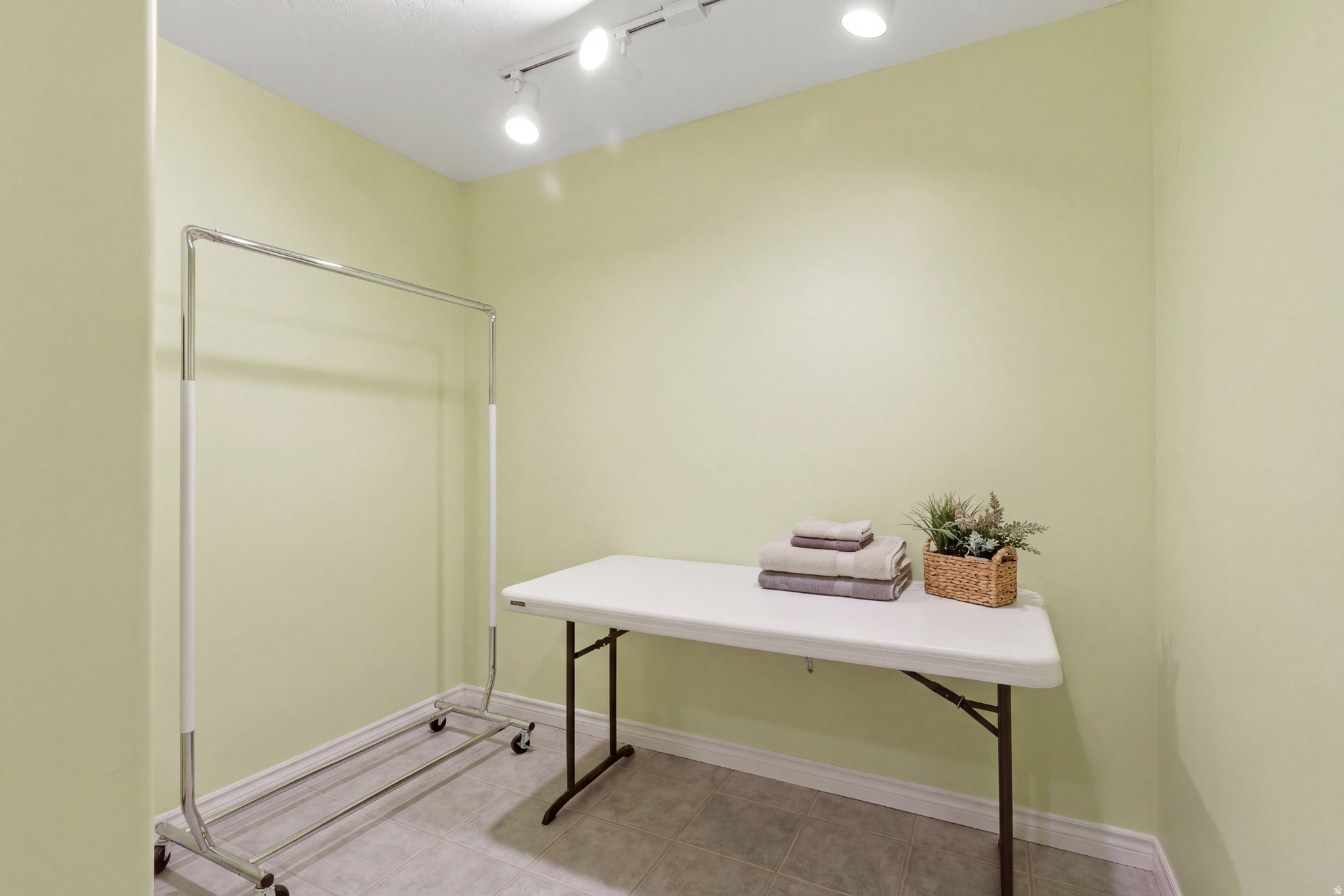 EDGEWATER ESTATES - Residential