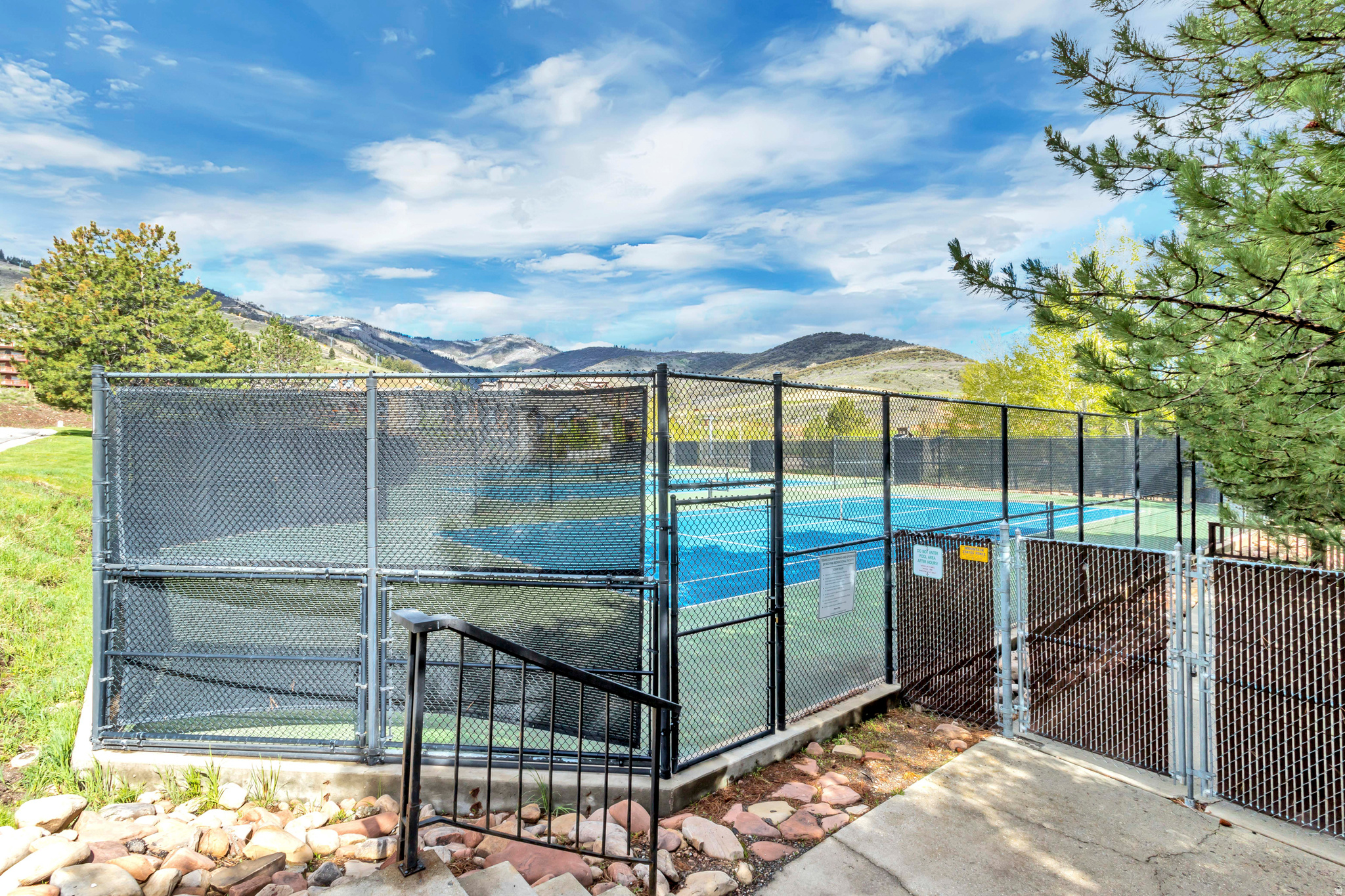 RED PINE CHALETS CONDO - Residential