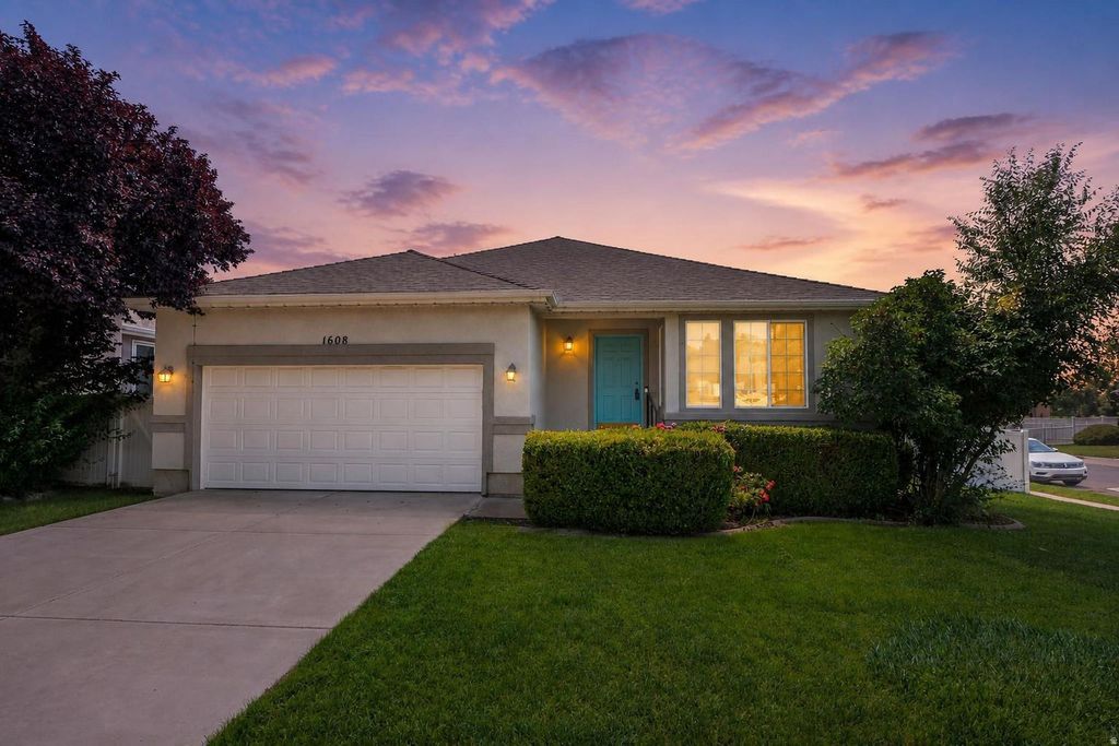 Photo of 1608 N ST ANDREWS DR W, Farmington, UT 84025 (MLS # 2168087)