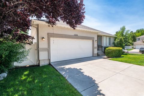 Tiny photo for 1608 N ST ANDREWS DR W, Farmington, UT 84025 (MLS # 2168087)
