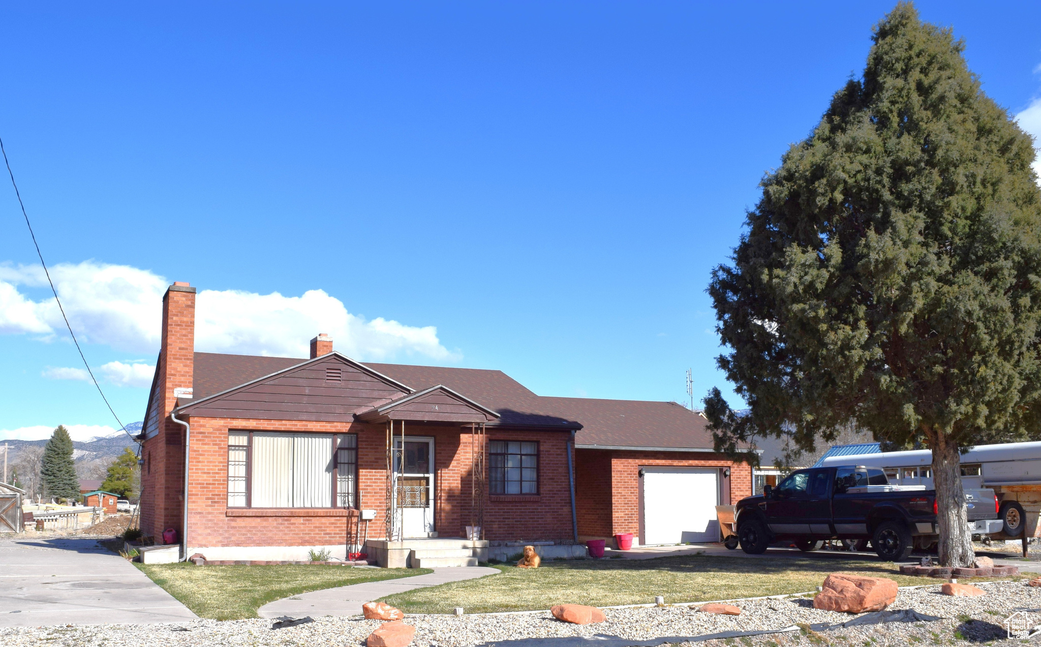 Main image without alt text