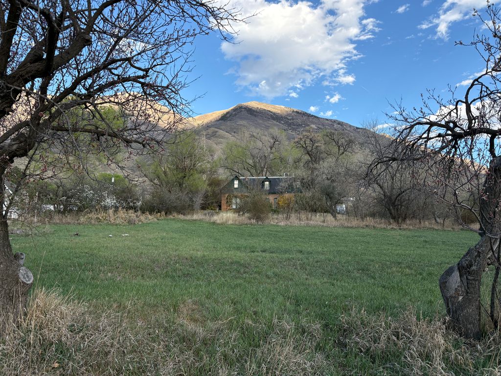 Photo of 3963 W 9850 N, Cedar Hills, UT 84062 (MLS # 2146253)