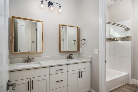 Tiny photo for 463 W COUGAR WAY, Ivins, UT 84738 (MLS # 2127002)