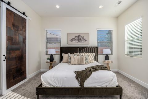 Tiny photo for 463 W COUGAR WAY, Ivins, UT 84738 (MLS # 2127002)