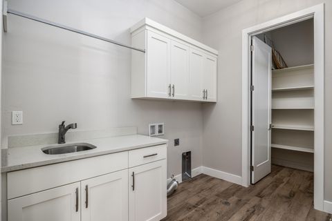 Tiny photo for 463 W COUGAR WAY, Ivins, UT 84738 (MLS # 2127002)