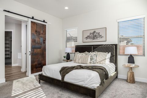 Tiny photo for 463 W COUGAR WAY, Ivins, UT 84738 (MLS # 2127002)