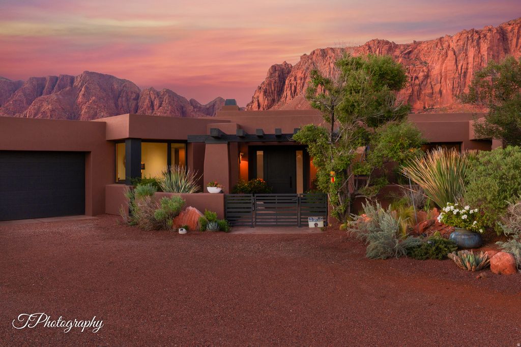 Photo of 688 W SHINAVA DR, Ivins, UT 84738 (MLS # 2136392)